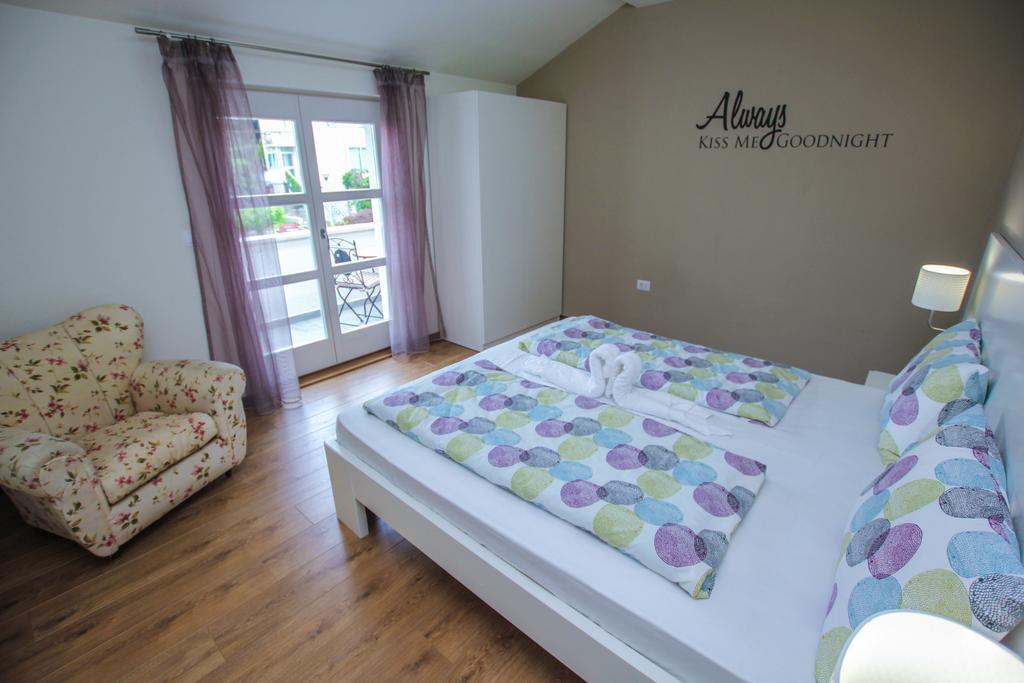 Apartment Doris Porec Esterno foto