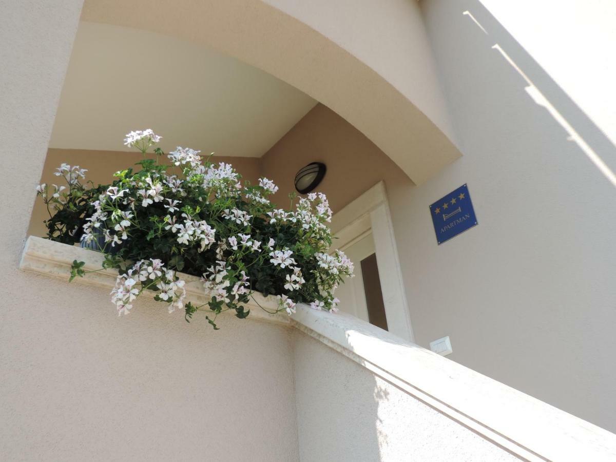 Apartment Doris Porec Esterno foto