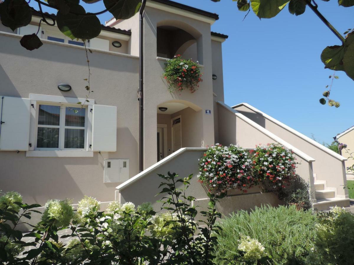 Apartment Doris Porec Esterno foto